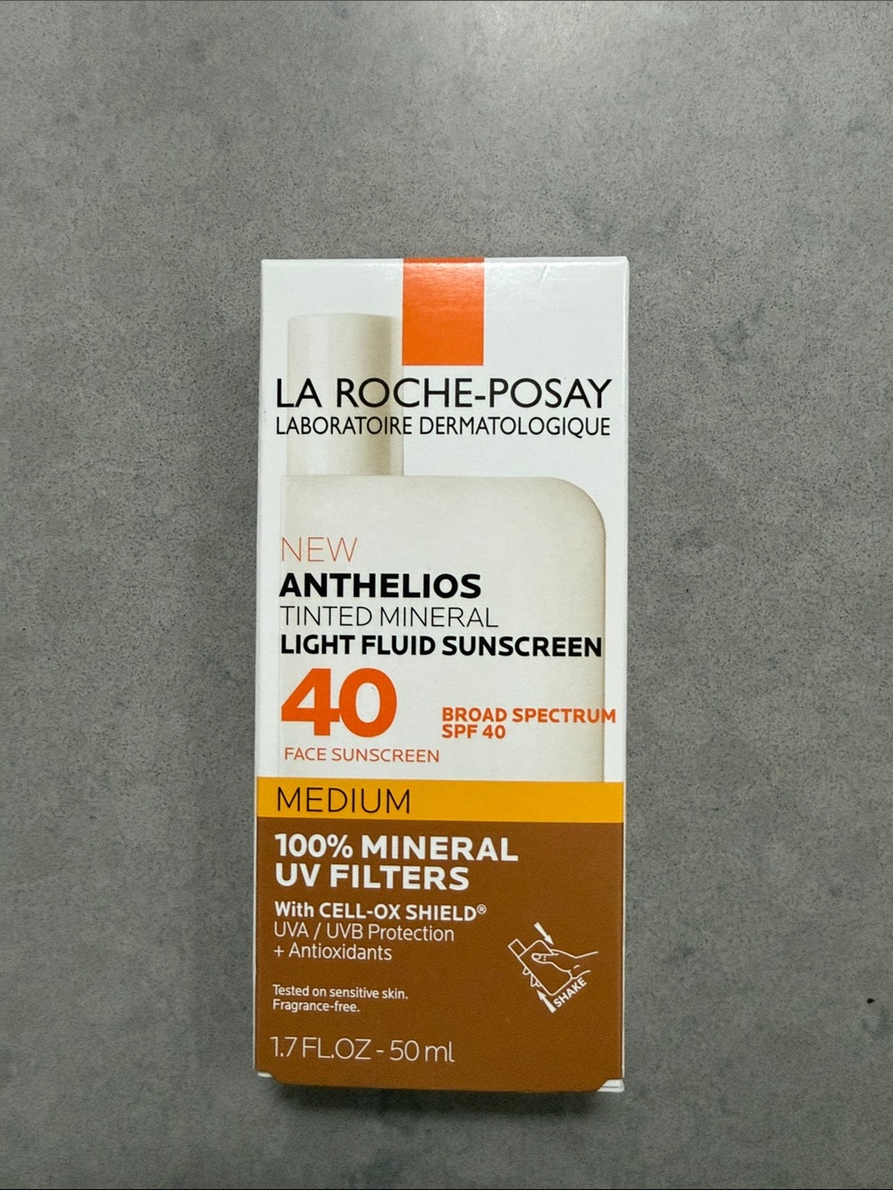 La Roche-Posay Anthelios Tinted Mineral Light Fluid Sunscreen SPF40 -Medium Tint